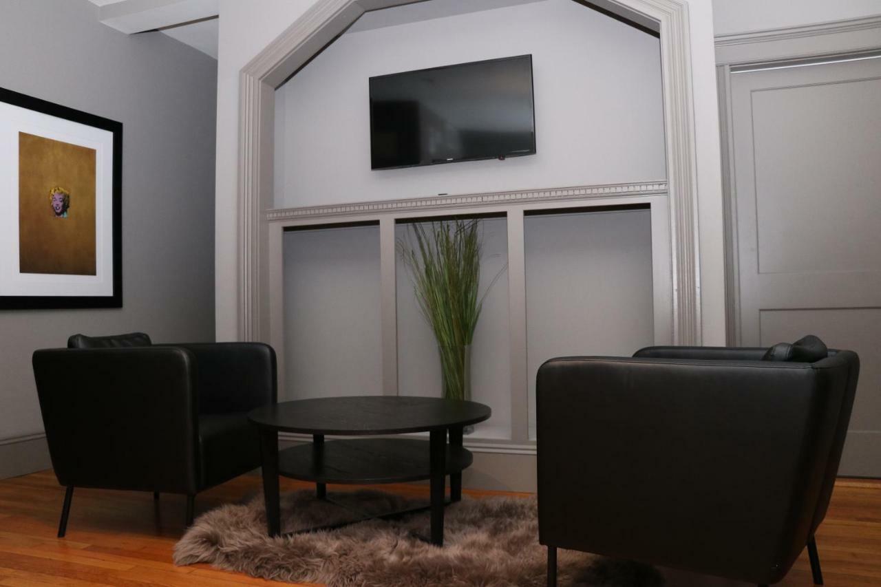 A Stylish Stay W/ A Queen Bed, Heated Floors.. #21 บรูคไลน์ ภายนอก รูปภาพ